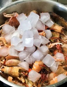 Bisque di crostacei in preparazione