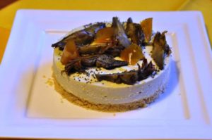 Cheesecake ai carciofi con scorzette di limone candite