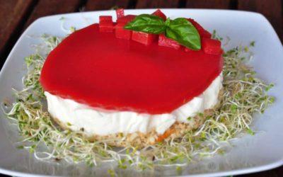 Cheesecake al fiordilatte con gelatina al pomodoro, una rivisitazione della caprese