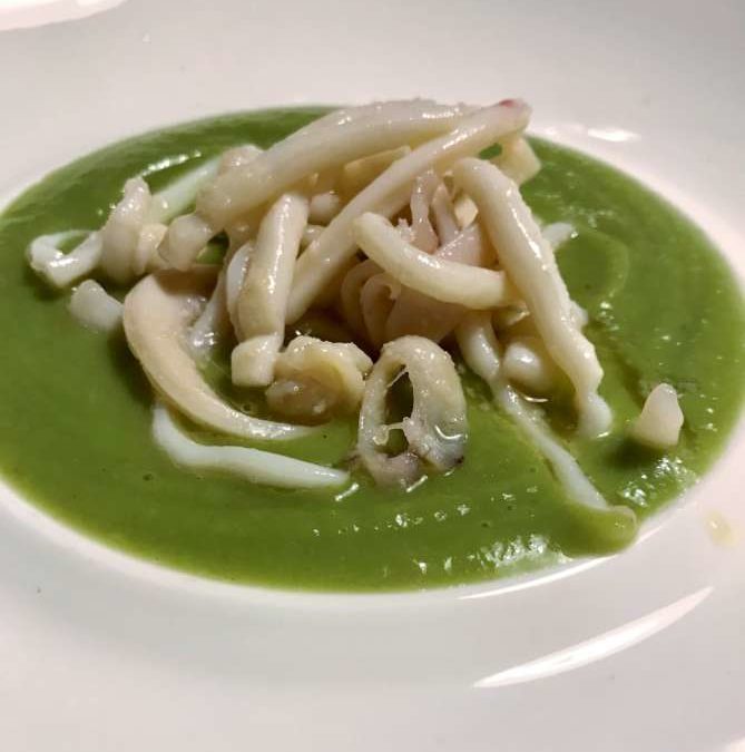Crema di broccolo romanesco con nastri di calamaro