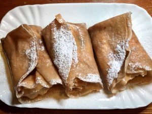 Crepes di farina di castagne con crema di ricotta