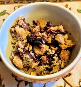 Crumble rabarbaro e frutti di bosco