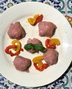 Fagottini di vitello marinato con salsa tonnata à l’ancienne