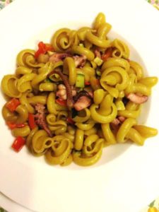 Gotici al curry del Pastificio Del Duca con ciuffidi calamari e verdure saltate