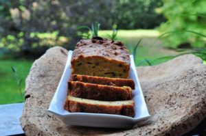 Plum cake con zucchine, ricotta e pancetta