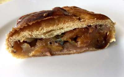 Strudel di frutta estiva con biscotti di grano duro integrale biologico