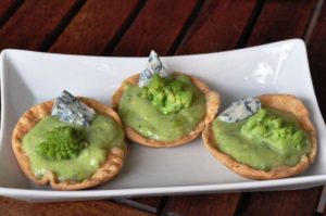 Tartellette con broccolo romanesco e Gorgonzola piccante Dop