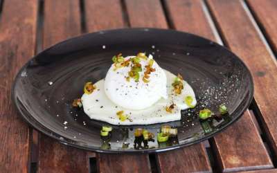 I concerti di Villa Arconati, il Buena Vista Social Club ed una ricetta: Uovo poché su Provolone Valpadana DOP con porri croccanti
